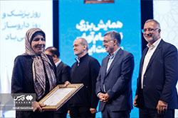 تجلیل از پزشک نام‌آور بیمارستان یاس سپید توسط رييس جمهور